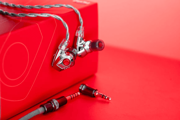 DUNU TITAN S2 — цельнометаллические IEM с мощным драйвером и детальным звучанием